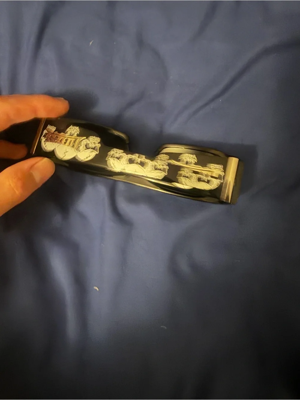 Locs offers sunglasses
